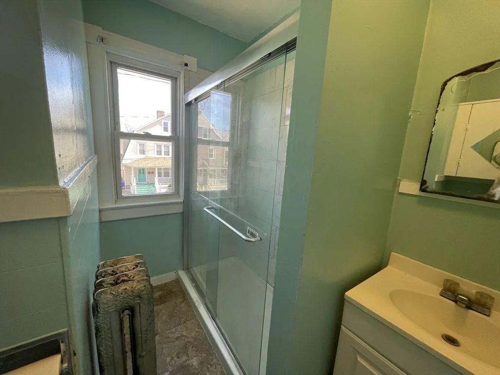 3 bed, 1 bath apartment for rent at 735 Belmont Ave Unit 2, Springfield — photo 10 of 15