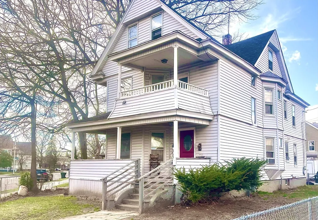 3 bed, 1 bath apartment for rent at 735 Belmont St Unit 1, Springfield — photo 1 of 16