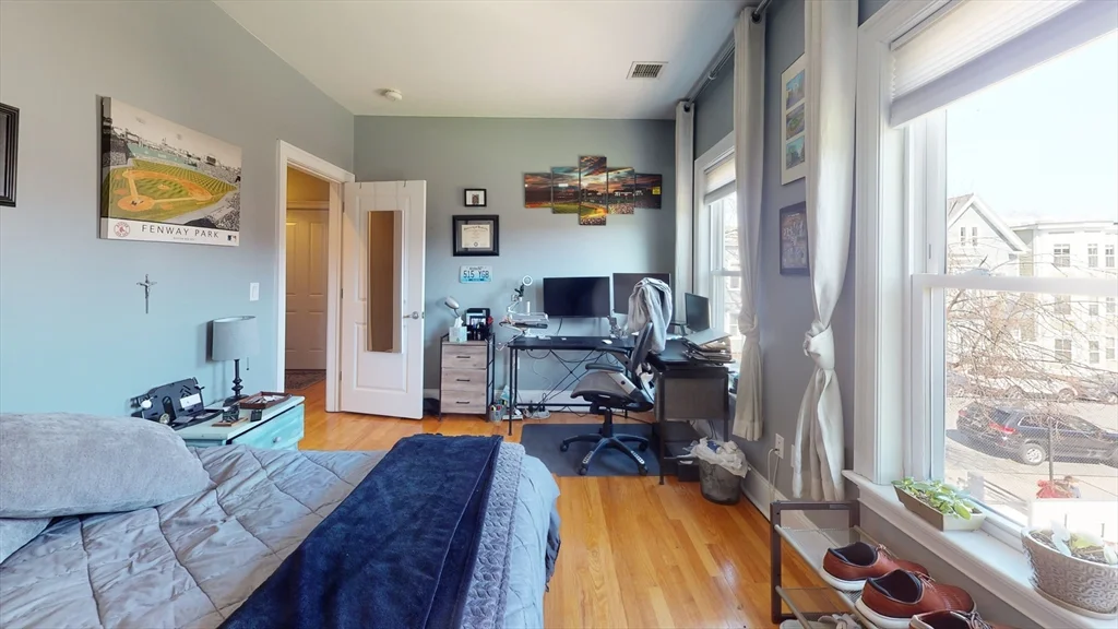 3 bed, 2 bath apartment for rent at 735 East 3rd Unit 2, South Boston — photo 4 of 8
