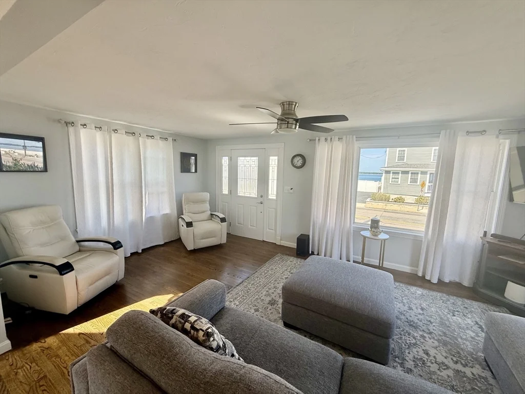 3 bed, 1 bath apartment for rent at 735 Sea St, Quincy — photo 2 of 31