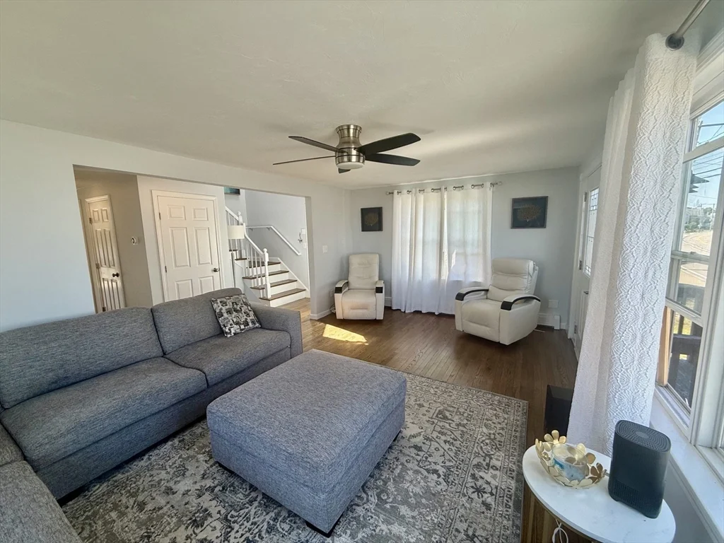 3 bed, 1 bath apartment for rent at 735 Sea St, Quincy — photo 4 of 31