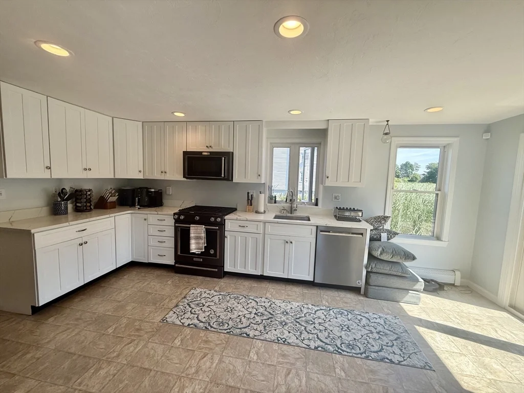 3 bed, 1 bath apartment for rent at 735 Sea St, Quincy — photo 7 of 31