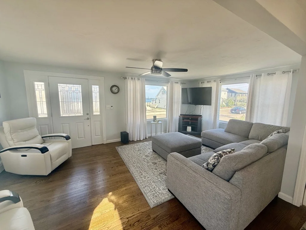 3 bed, 1 bath apartment for rent at 735 Sea St, Quincy — photo 3 of 31