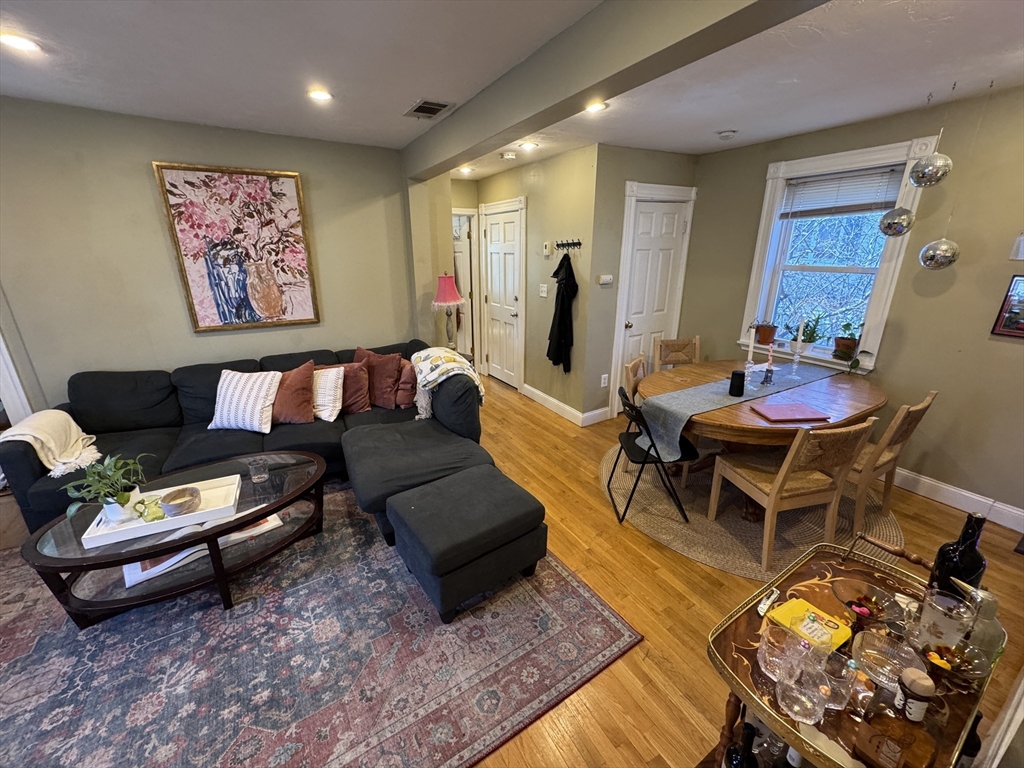 4 bed, 2 bath apartment for rent at 735 Somerville Ave Unit 3, Spring Hill — photo 3 of 26