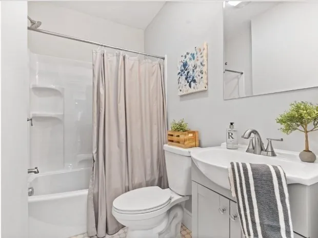 3 bed, 1 bath apartment for rent at 735 Washington St, Attleboro — photo 8 of 10