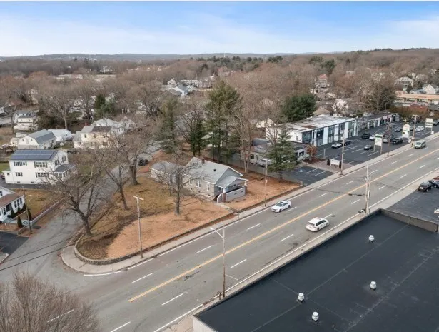 3 bed, 1 bath apartment for rent at 735 Washington St, Attleboro — photo 4 of 10