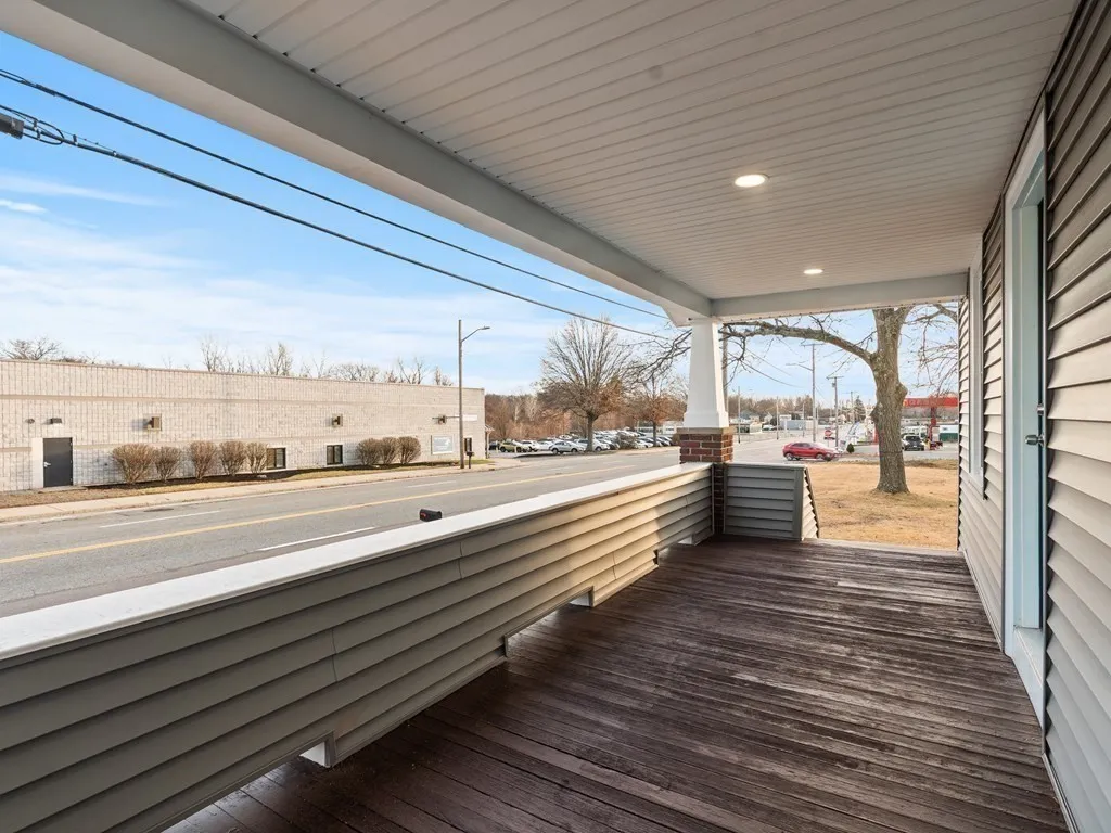 3 bed, 1 bath apartment for rent at 735 Washington St, Attleboro — photo 3 of 10