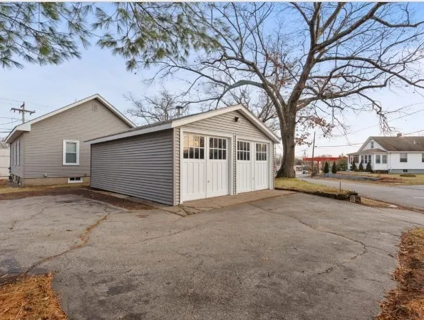 3 bed, 1 bath apartment for rent at 735 Washington St, Attleboro — photo 1 of 10