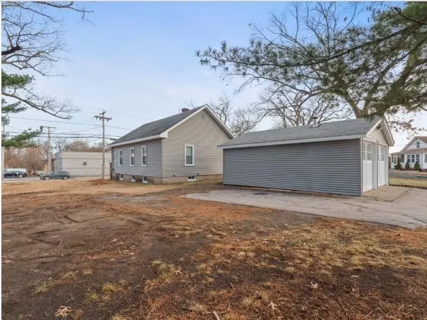 3 bed, 1 bath apartment for rent at 735 Washington St, Attleboro — photo 2 of 10