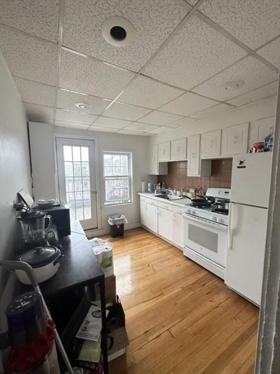 2 bed, 1 bath apartment for rent at 736 East Broadway Unit 3, Boston — photo 4 of 7