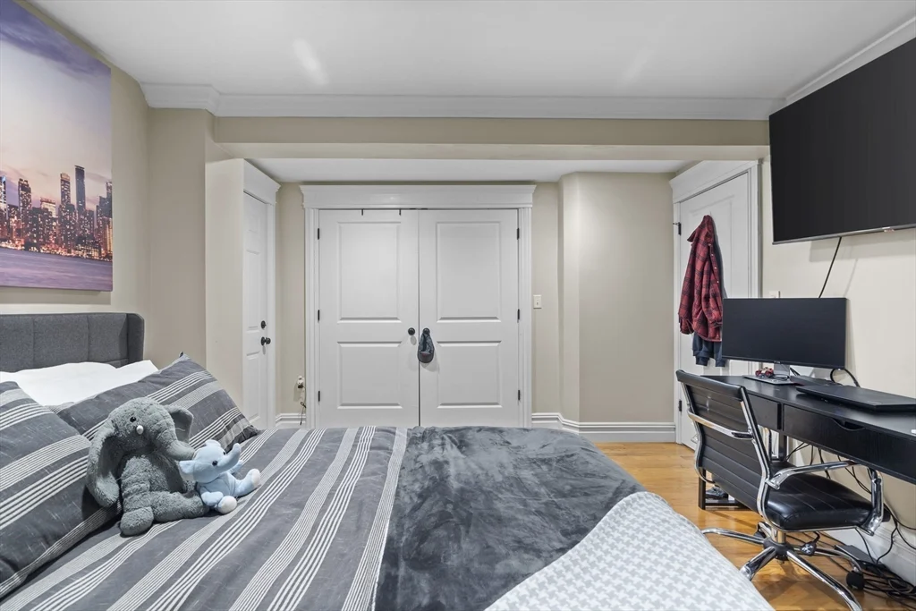 4 bed, 2 bath apartment for rent at 737 E 7th Unit 1, South Boston — photo 13 of 22