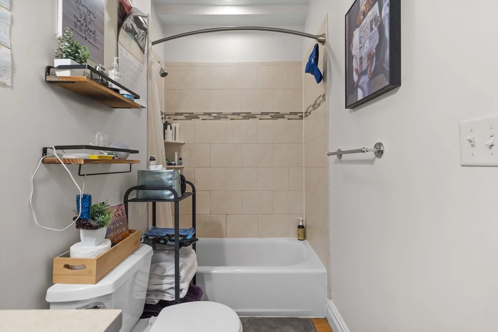 4 bed, 2 bath apartment for rent at 737 E 7th Unit 1, South Boston — photo 19 of 22