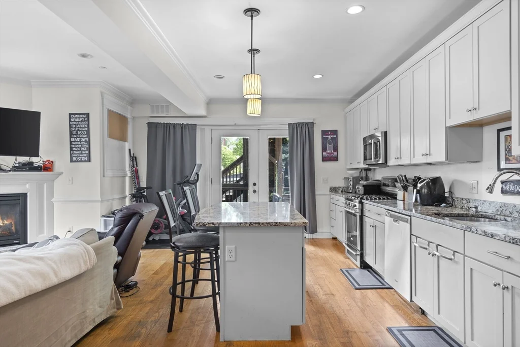 4 bed, 2 bath apartment for rent at 737 E 7th Unit 1, South Boston — photo 4 of 22