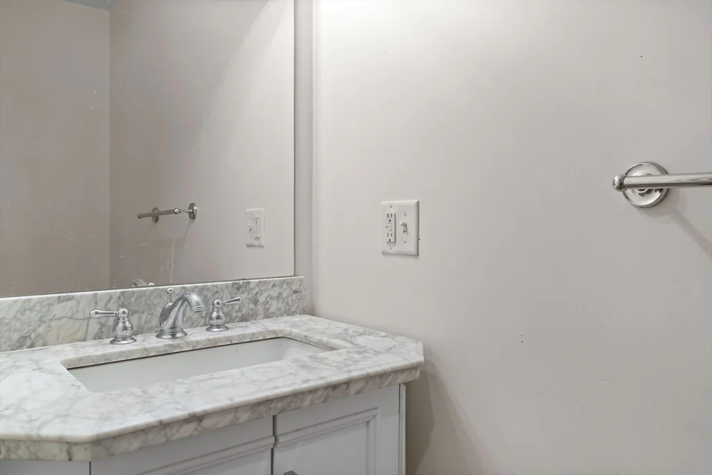 4 bed, 2 bath apartment for rent at 737 E 7th Unit 1, South Boston — photo 17 of 22