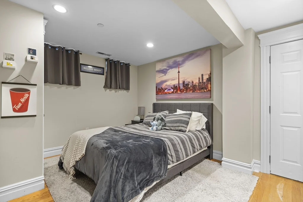 4 bed, 2 bath apartment for rent at 737 E 7th Unit 1, South Boston — photo 14 of 22