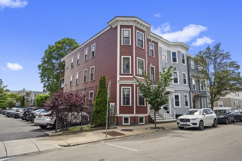 4 bed, 2 bath apartment for rent at 737 E 7th Unit 1, South Boston