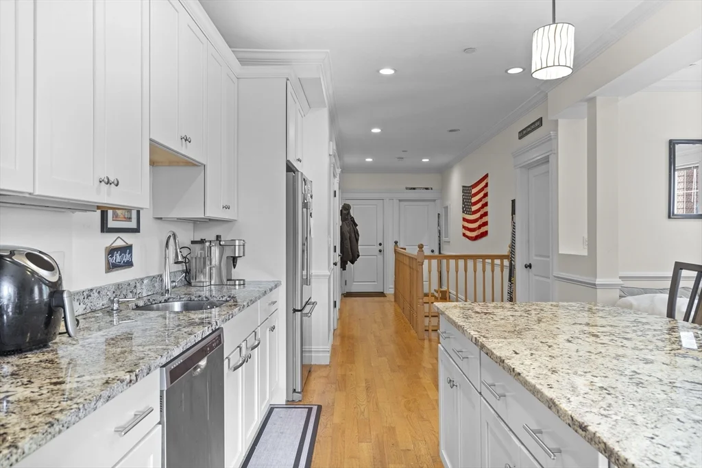 4 bed, 2 bath apartment for rent at 737 E 7th Unit 1, South Boston — photo 5 of 22