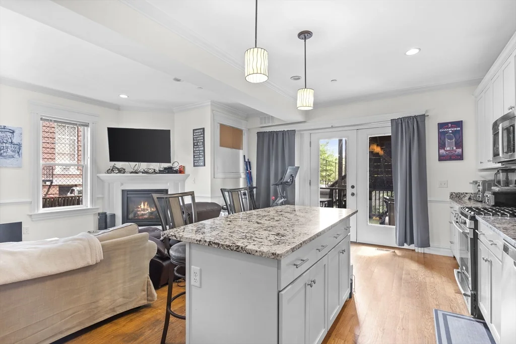 4 bed, 2 bath apartment for rent at 737 E 7th Unit 1, South Boston — photo 2 of 22