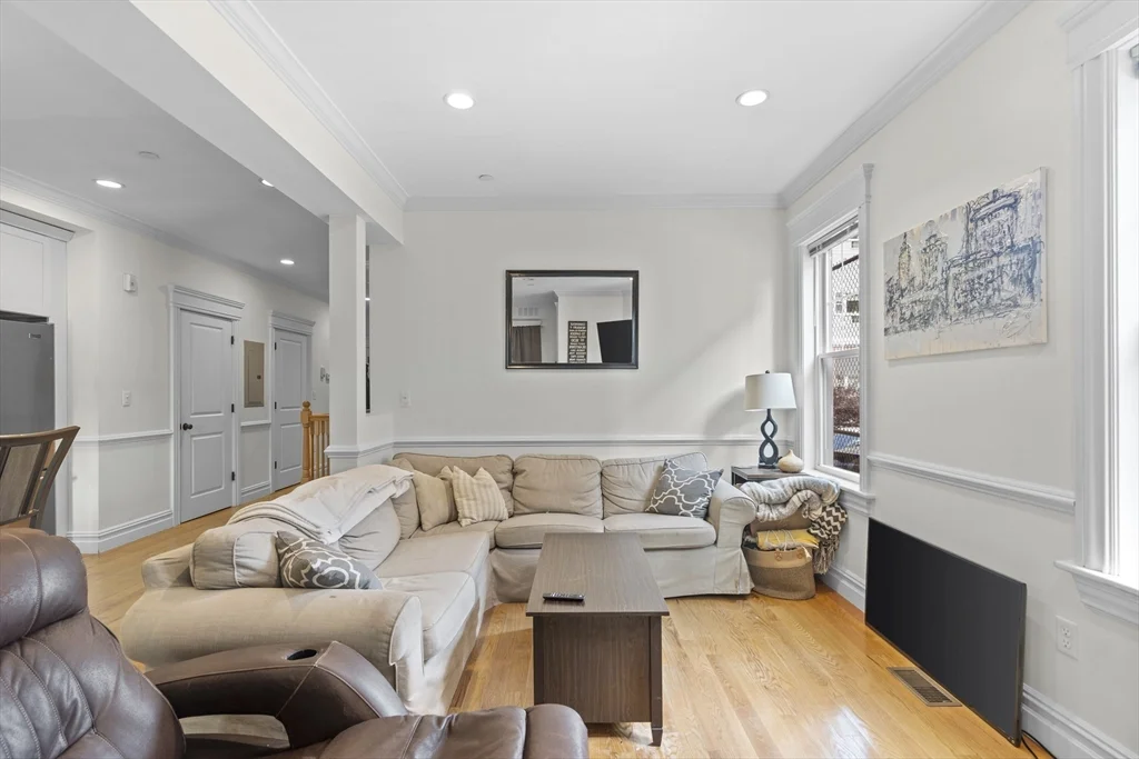 4 bed, 2 bath apartment for rent at 737 E 7th Unit 1, South Boston — photo 7 of 22