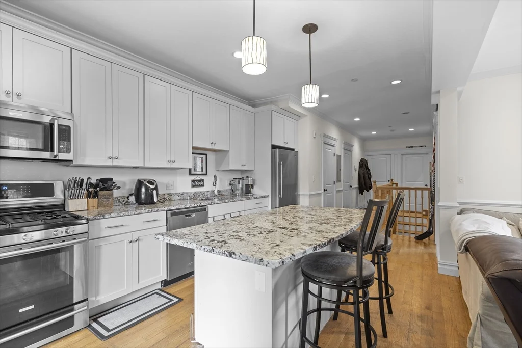 4 bed, 2 bath apartment for rent at 737 E 7th Unit 1, South Boston — photo 3 of 22