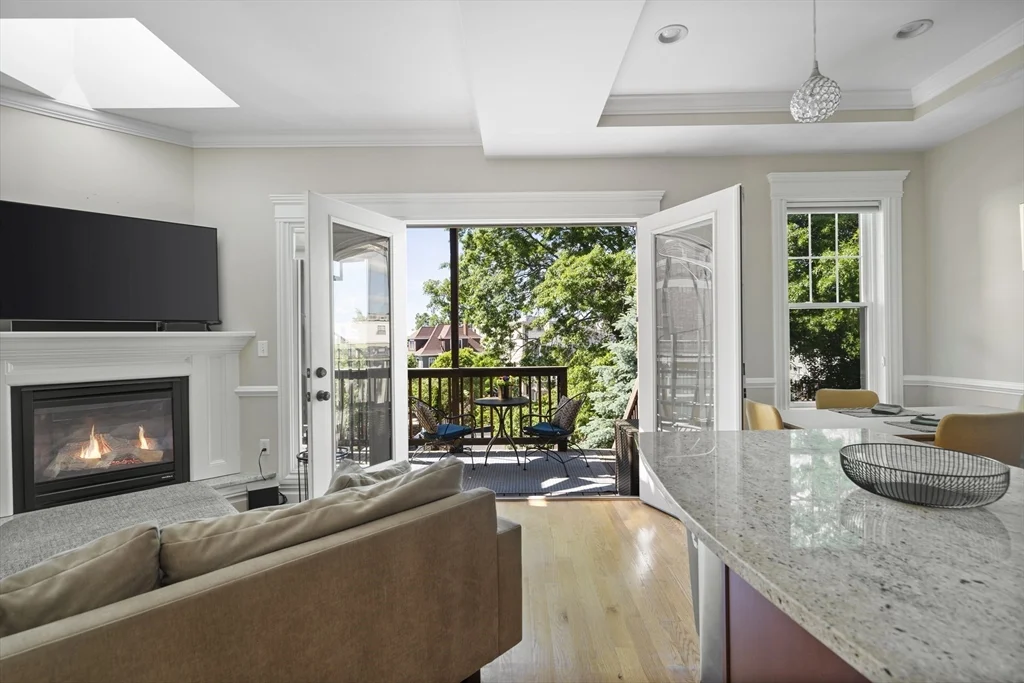 2 bed, 2 bath apartment for rent at 737 E 7th Unit 3, South Boston — photo 5 of 23