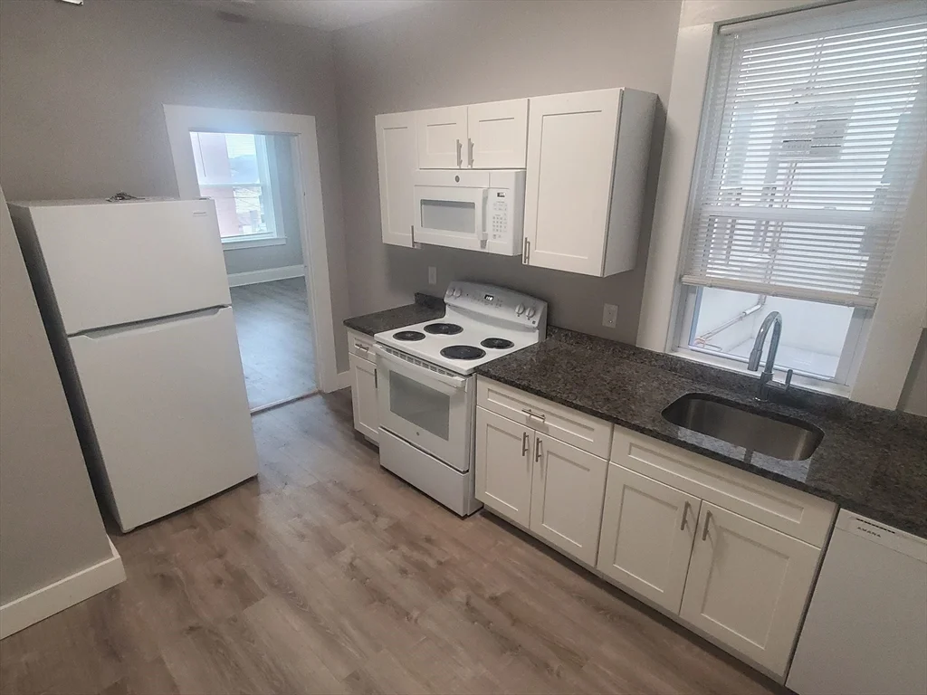 1 bed, 1 bath apartment for rent at 738 Washington St Unit 11, Norwood — photo 2 of 13