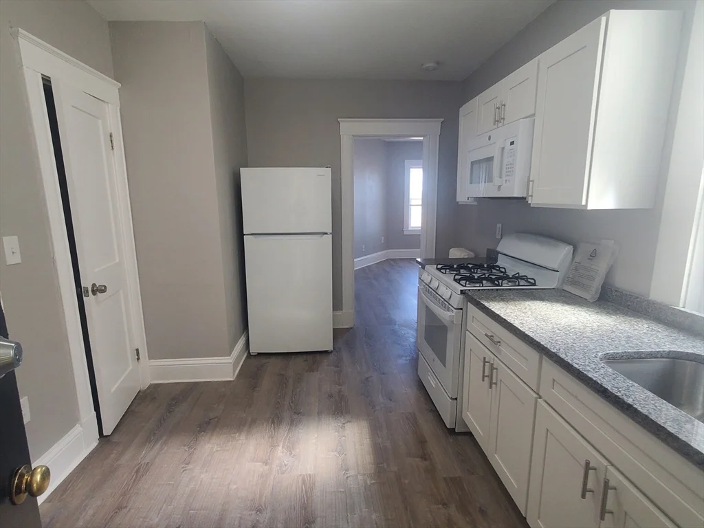 Studio bed, 1 bath apartment for rent at 738 Washington St Unit 27, Norwood — photo 3 of 12