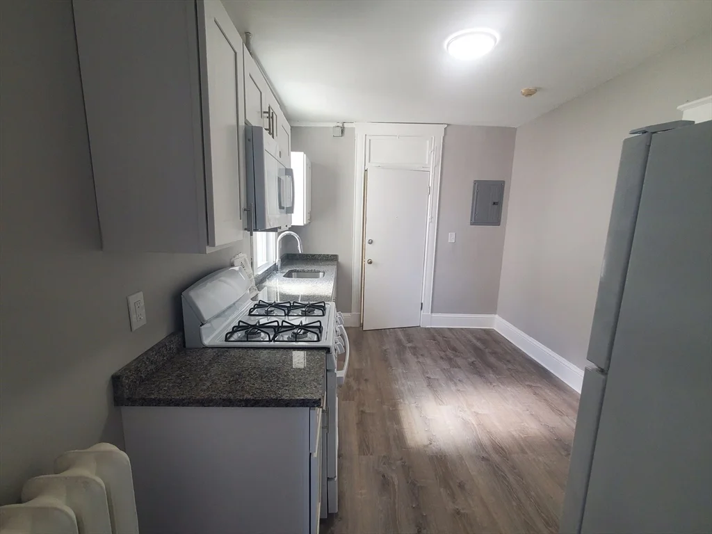 Studio bed, 1 bath apartment for rent at 738 Washington St Unit 27, Norwood — photo 4 of 12