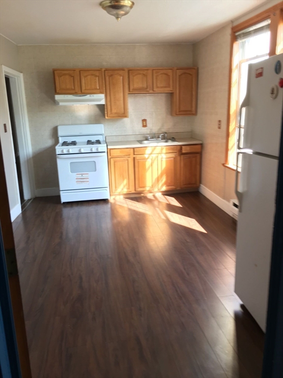 5 bed, 2 bath apartment for rent at 739 Parker St Unit 2, Mission Hill — photo 2 of 10