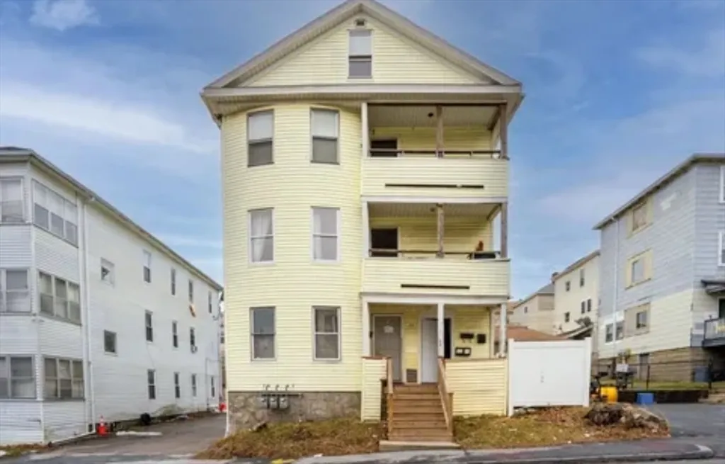 4 bed, 1 bath apartment for rent at 74 74 Esther St Unit 1, Worcester