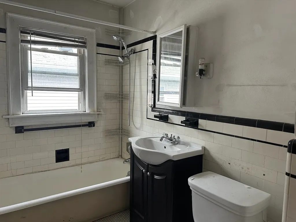 3 bed, 1 bath apartment for rent at 74-76 Governor St Unit 2, Ten Hills — photo 7 of 14