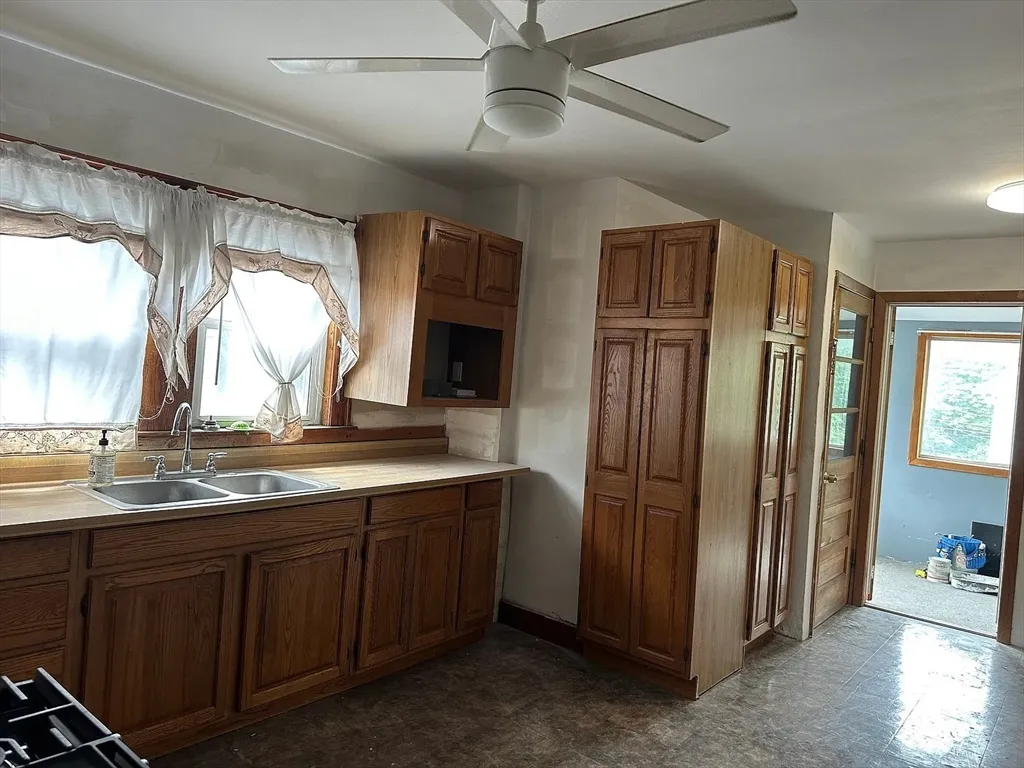 3 bed, 1 bath apartment for rent at 74-76 Governor St Unit 2, Ten Hills — photo 6 of 14