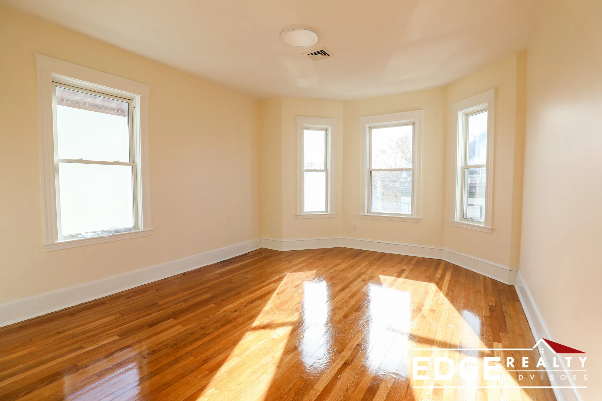 3 bed, 2 bath apartment for rent at 74 Aldie St Unit 1, Allston — photo 3 of 9