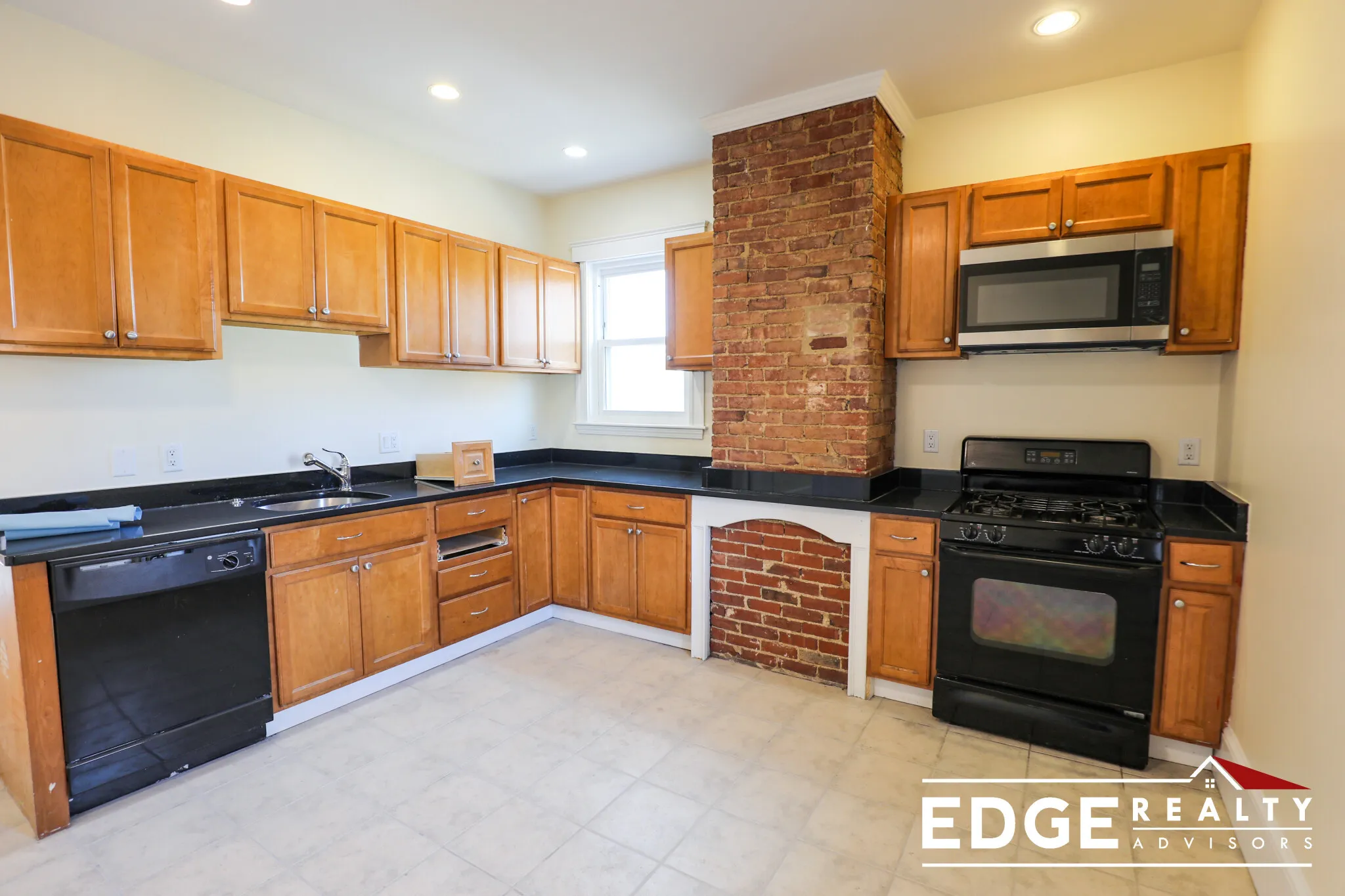 3 bed, 2 bath apartment for rent at 74 Aldie St Unit 1, Allston — photo 2 of 9