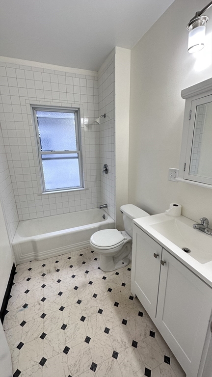 3 bed, 2 bath apartment for rent at 74 Antwerp St Unit 2, Lower Allston — photo 4 of 12