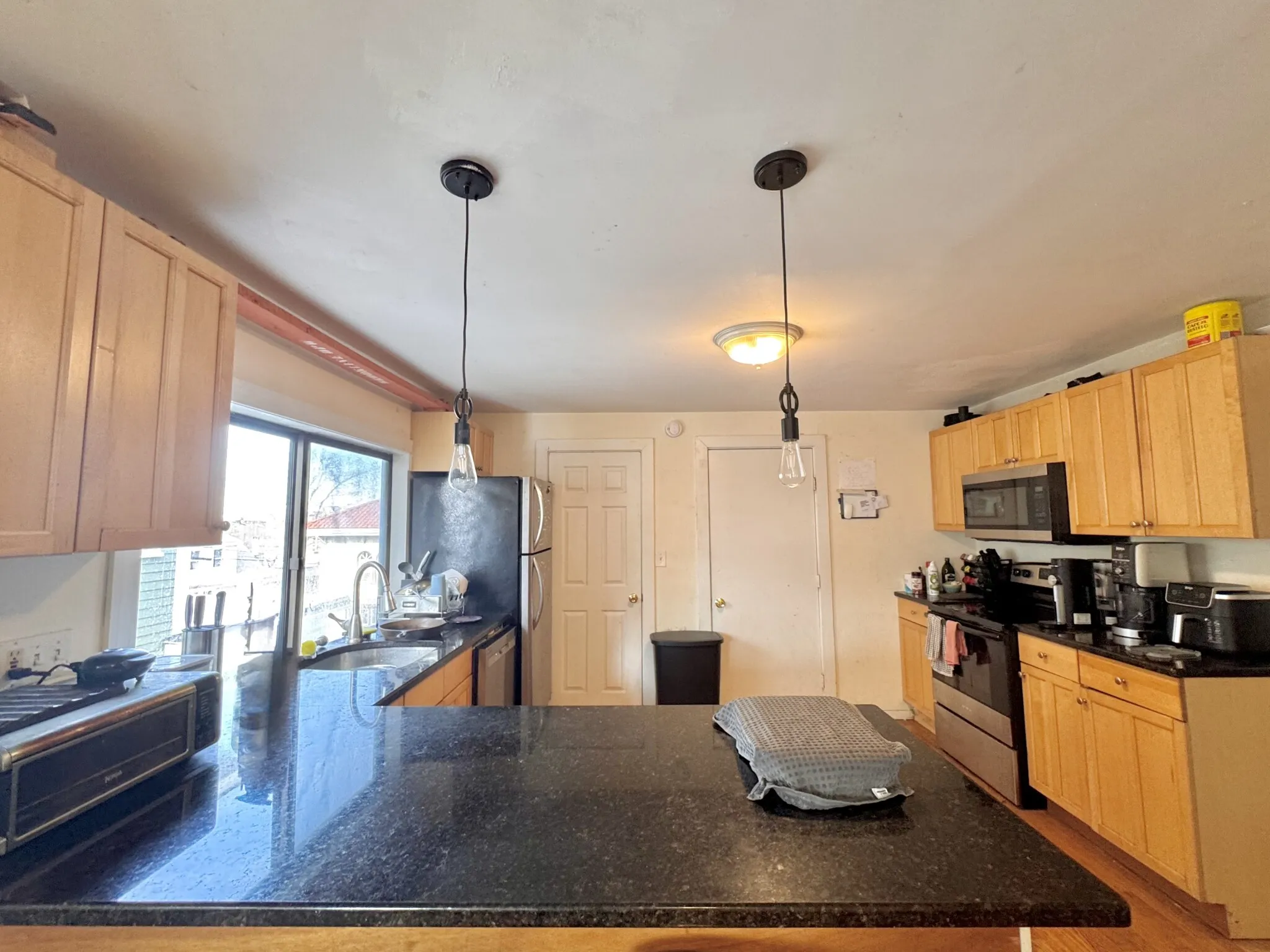 6 bed, 3 bath apartment for rent at 74 Ashford St Unit 2, Allston — photo 4 of 30
