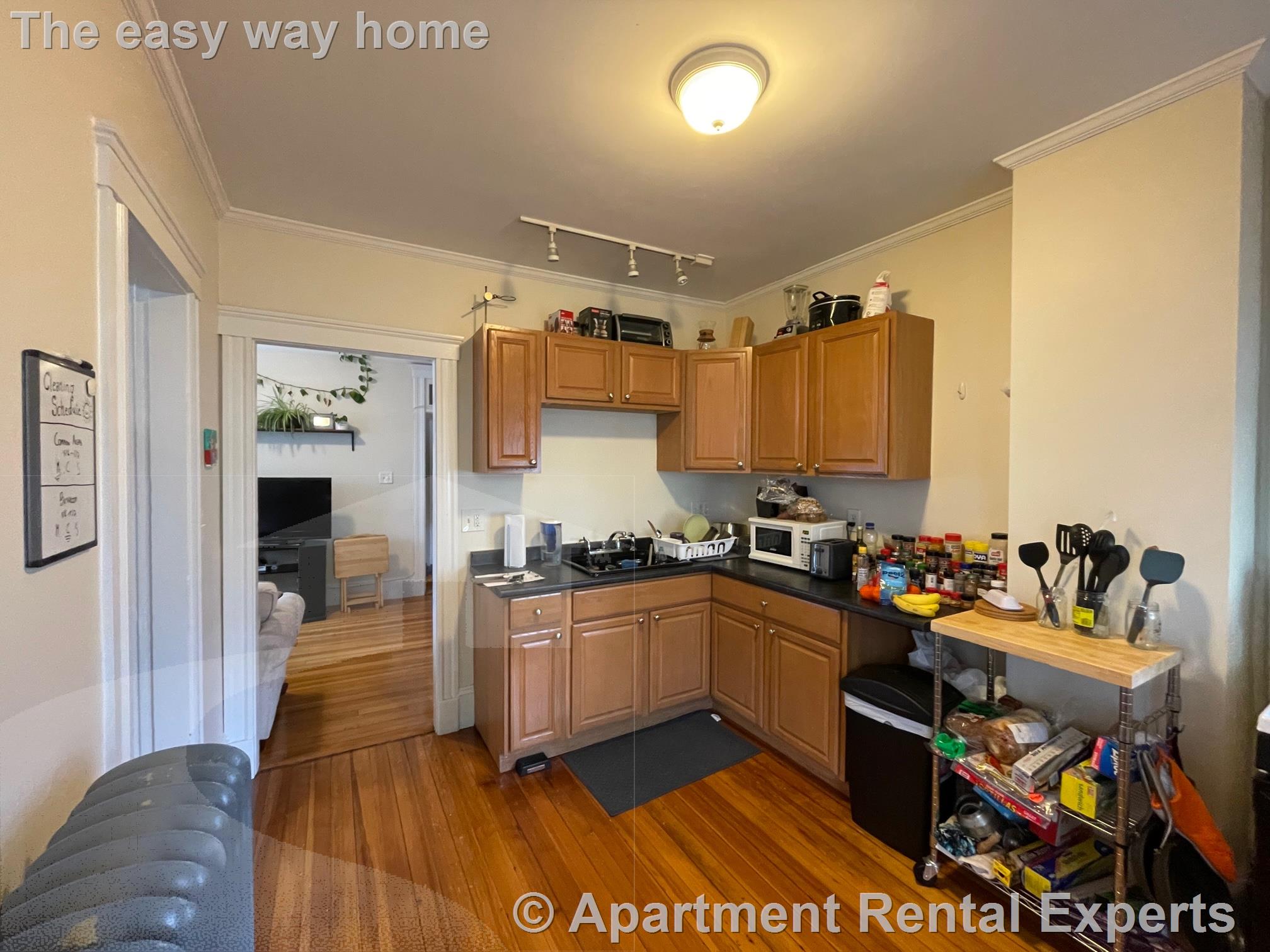 3 bed, 1 bath apartment for rent at 74 Avon St Unit 2R, Spring Hill — photo 1 of 17