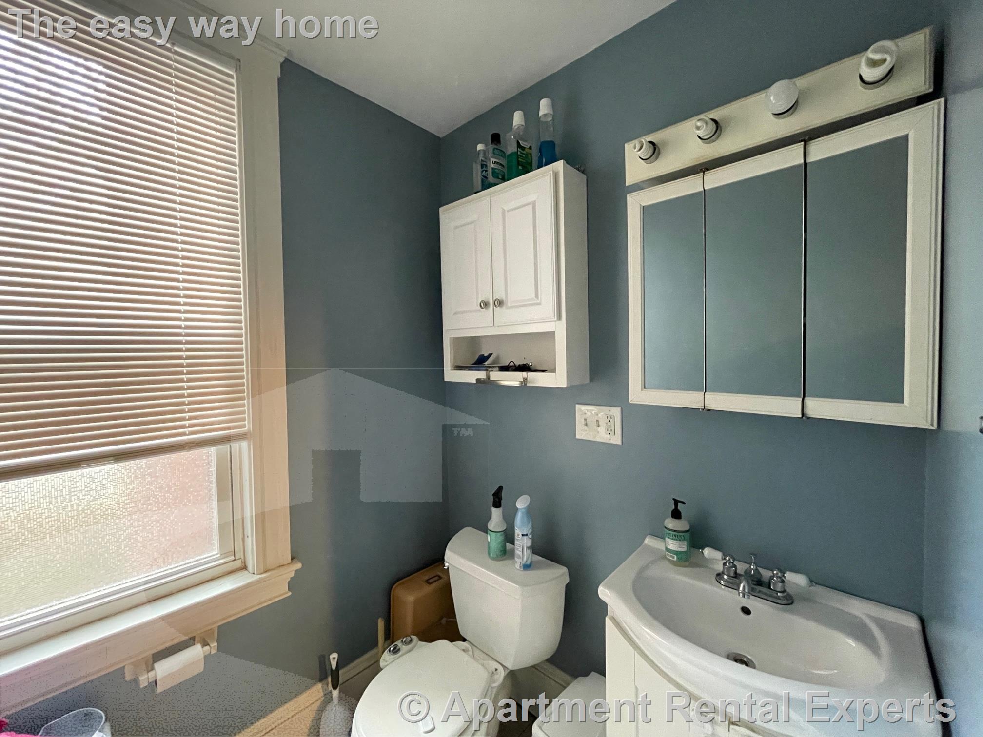3 bed, 1 bath apartment for rent at 74 Avon St Unit 2R, Spring Hill — photo 8 of 17