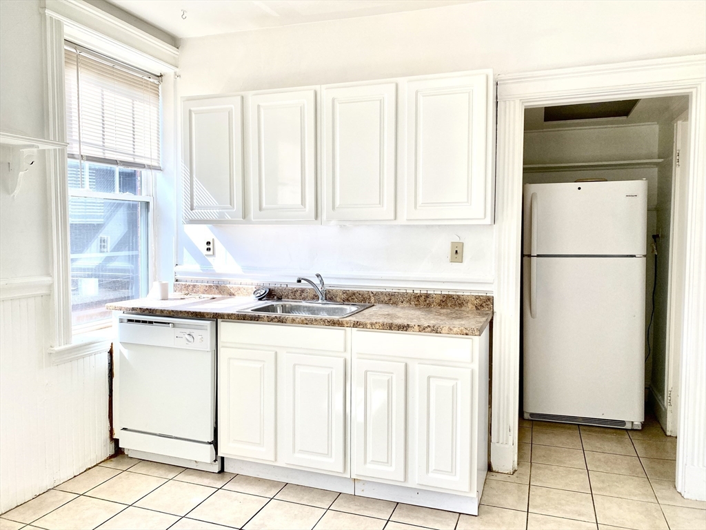 4 bed, 1.5 bath apartment for rent at 74 Babcock St Unit 2M, North Brookline — photo 17 of 21