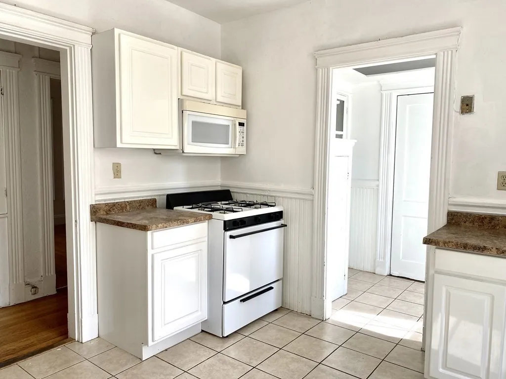 4 bed, 1.5 bath apartment for rent at 74 Babcock St Unit 3, North Brookline — photo 15 of 22