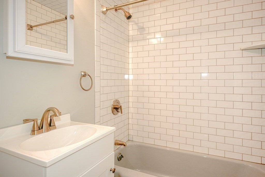 1 bed, 1 bath apartment for rent at 74 Beach St Unit 6-9, Woburn — photo 7 of 11
