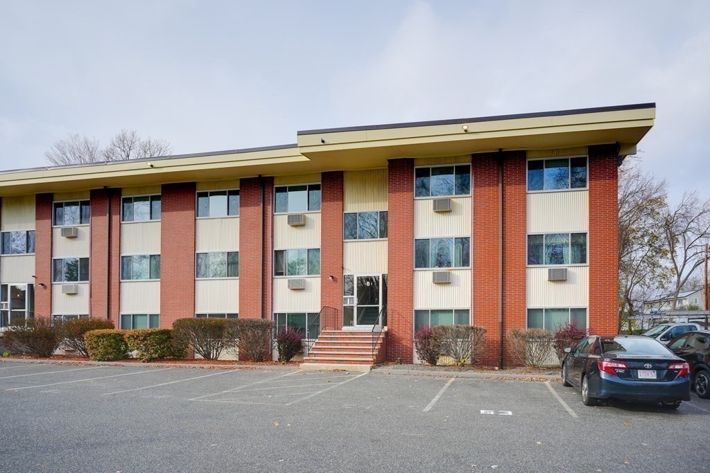 1 bed, 1 bath apartment for rent at 74 Beach St Unit 6-9, Woburn — photo 8 of 11