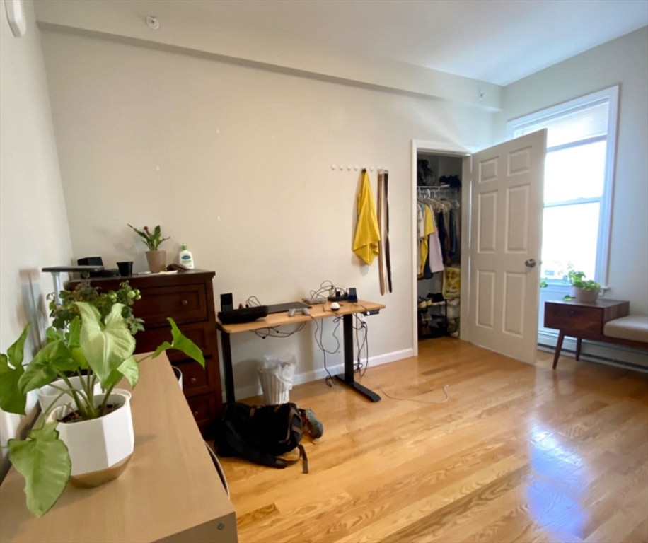 5 bed, 2 bath apartment for rent at 74 Berkshire St Unit 3, Wellington-Harrington — photo 6 of 11