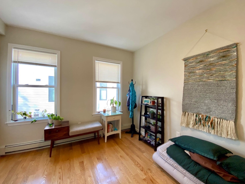 5 bed, 2 bath apartment for rent at 74 Berkshire St Unit 3, Wellington-Harrington — photo 7 of 11
