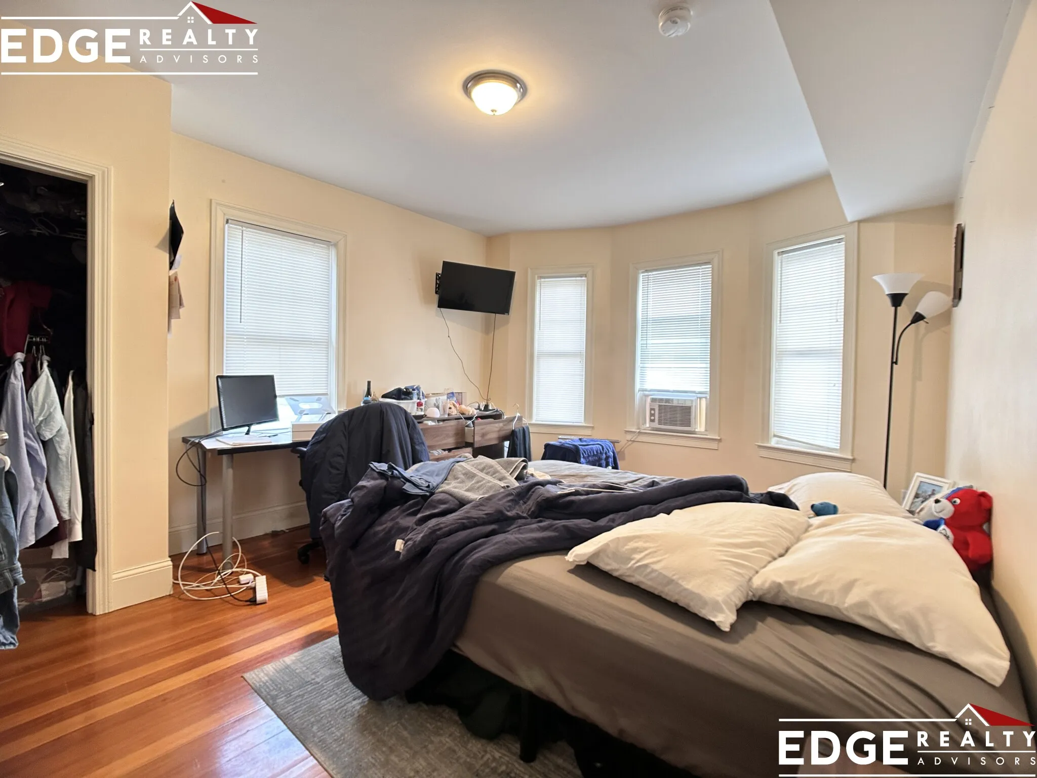 4 bed, 1 bath apartment for rent at 74 Brooks St Unit 2, Brighton — photo 4 of 14