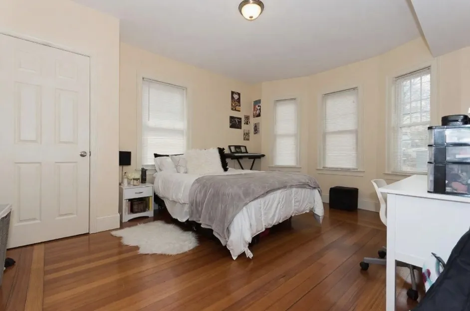 4 bed, 1 bath apartment for rent at 74 Brooks St Unit 2, Brighton — photo 3 of 5