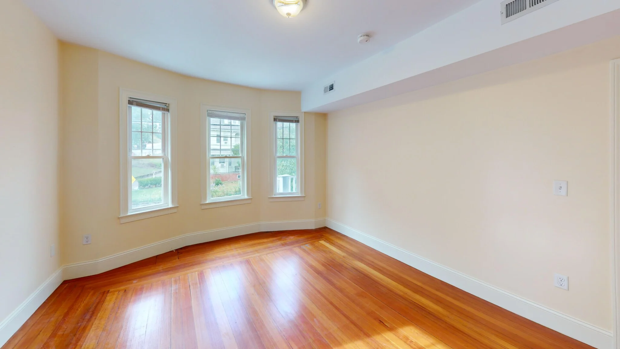 4 bed, 1 bath apartment for rent at 74 Brooks St Unit 2, Brighton — photo 2 of 15
