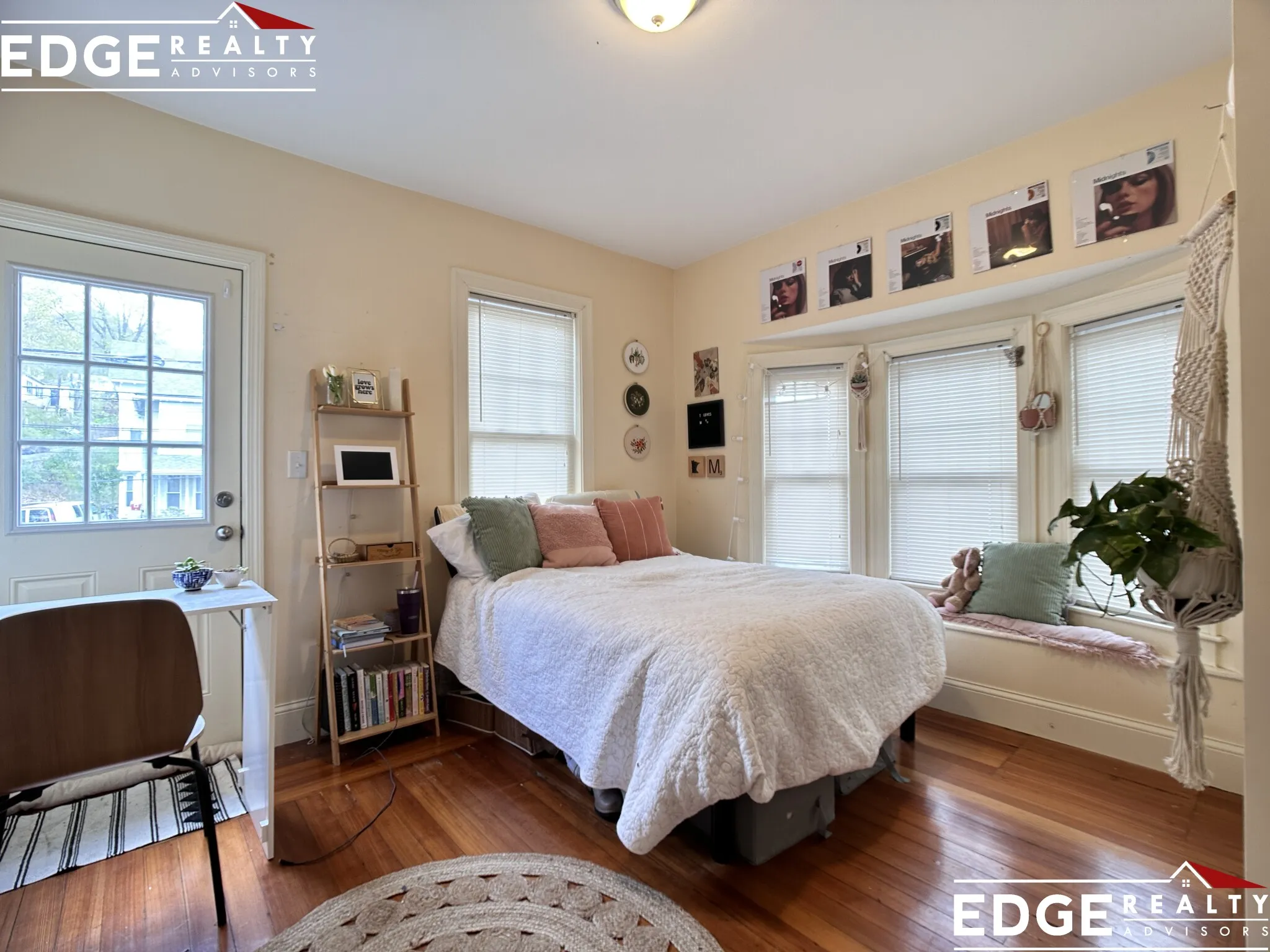 4 bed, 1 bath apartment for rent at 74 Brooks St Unit 2, Brighton — photo 5 of 14