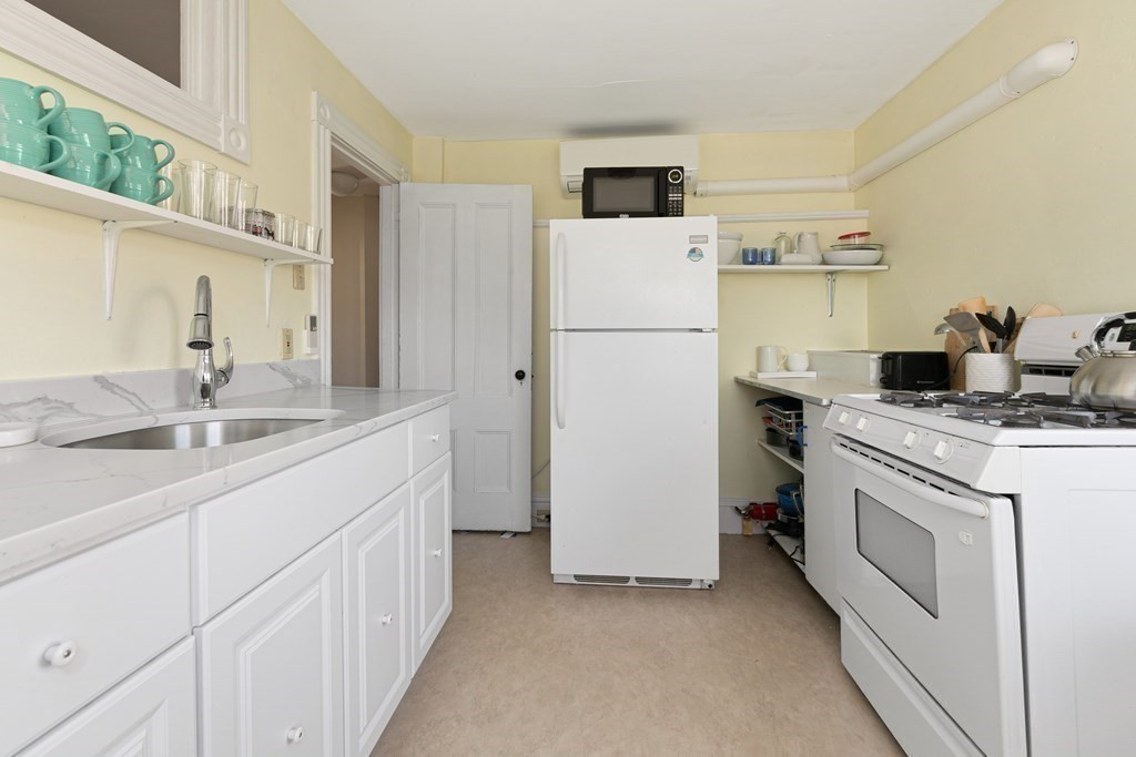 2 bed, 1 bath apartment for rent at 74 Buckingham Unit A, Harvard Square — photo 5 of 13