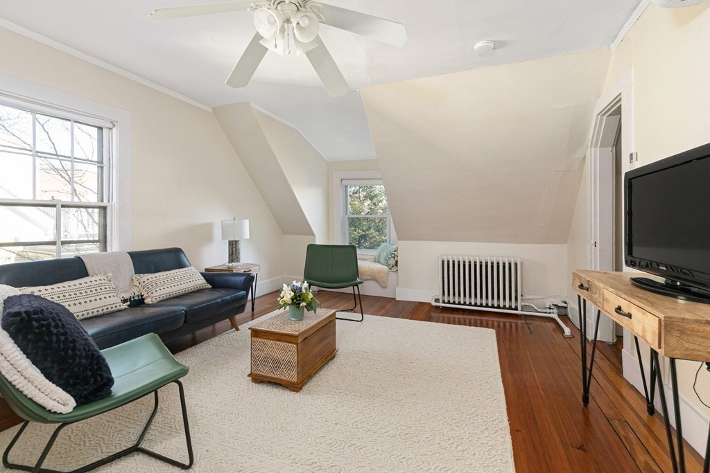 2 bed, 1 bath apartment for rent at 74 Buckingham Unit A, Harvard Square — photo 4 of 13